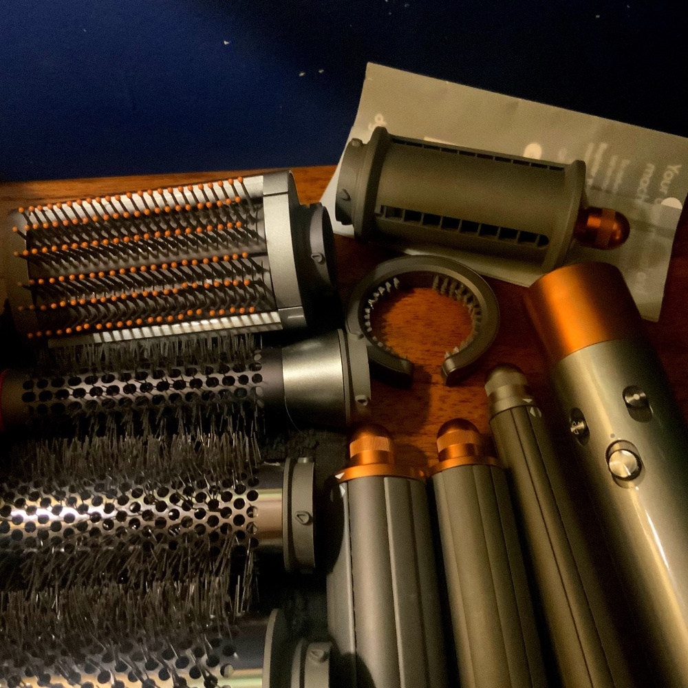 Dyson Airwrap Air Wrap Long with several extra Dyson attachments